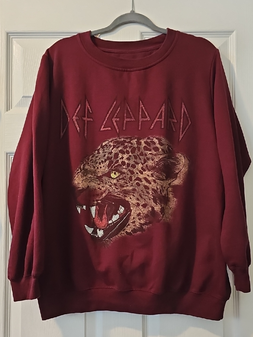 DEF LEPPARD Maroon Graphic Sweatshirt Crewneck Sweater